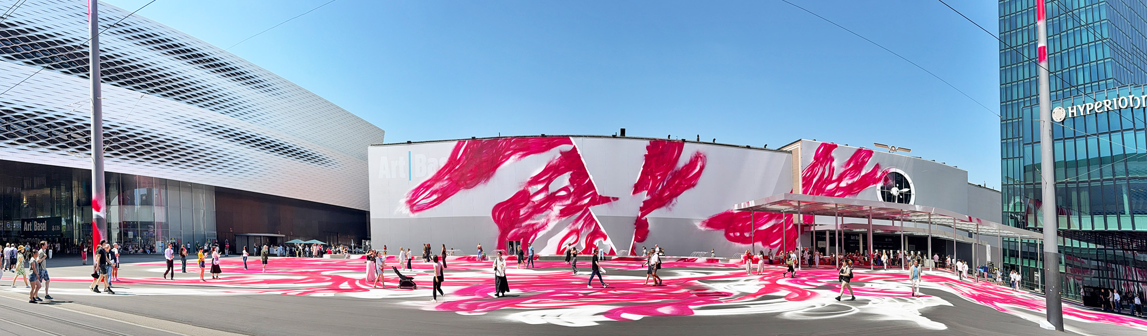 CHOIR, temporäre Installation von Katharina Grosse, Art Basel 2025, Messeplatz Basel. Foto: Eigene Aufnahme © Ernst Suter
